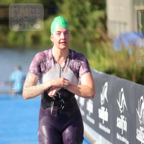 25.08.2024 - Elbe Triathlon Hamburg H.Heesch http://msf.ph/oto/6832883 25.08.2024 09:40:31 Schwimmen 455, 459, 490, 527 meine-sportfotos.de