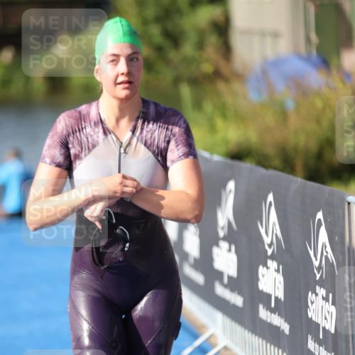 25.08.2024 - Elbe Triathlon Hamburg H.Heesch http://msf.ph/oto/6832887 25.08.2024 09:40:31 Schwimmen 455, 459, 490, 527 meine-sportfotos.de
