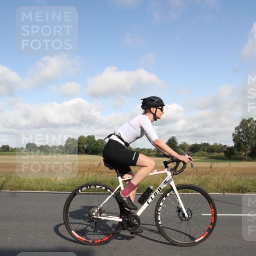 25.08.2024 - Elbe Triathlon Hamburg Fuchs,  Jonas http://msf.ph/oto/6832909 25.08.2024 09:46:53 Radfahren 494, 361, 302 meine-sportfotos.de