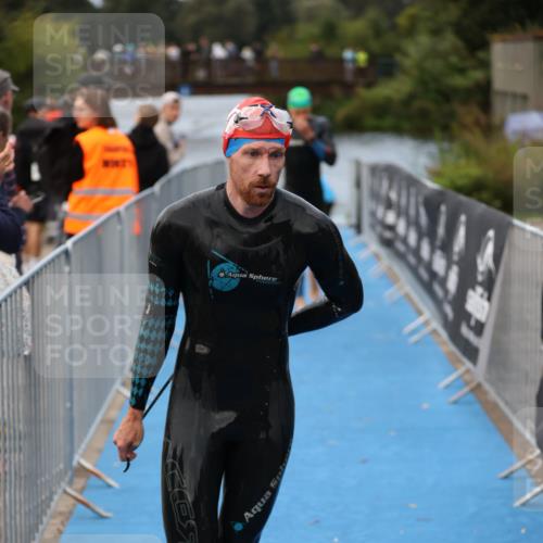 25.08.2024 - Elbe Triathlon Hamburg H.Heesch http://msf.ph/oto/6832912 25.08.2024 08:32:03 Schwimmen 34, 39, 56, 71, 75, 81, 89, 92, 100 meine-sportfotos.de
