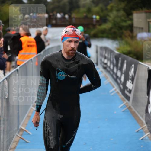 25.08.2024 - Elbe Triathlon Hamburg H.Heesch http://msf.ph/oto/6832917 25.08.2024 08:32:03 Schwimmen 34, 39, 56, 71, 75, 81, 89, 92, 100 meine-sportfotos.de