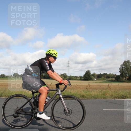 25.08.2024 - Elbe Triathlon Hamburg Fuchs,  Jonas http://msf.ph/oto/6832918 25.08.2024 09:46:59 Radfahren 494, 361, 302, 141 meine-sportfotos.de