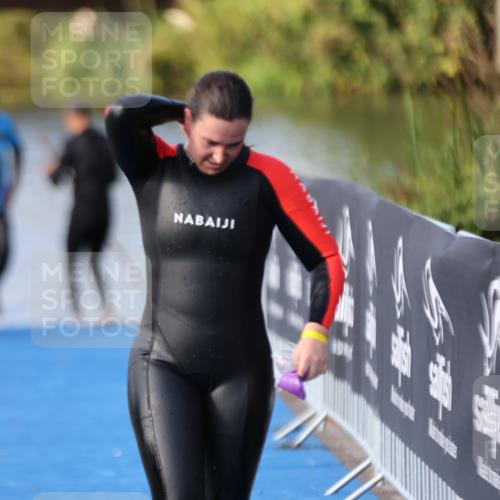 25.08.2024 - Elbe Triathlon Hamburg H.Heesch http://msf.ph/oto/6832919 25.08.2024 09:40:54 Schwimmen 455, 490 meine-sportfotos.de