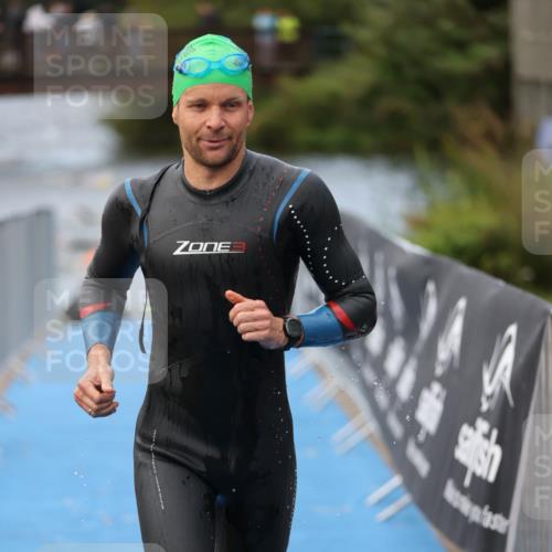 25.08.2024 - Elbe Triathlon Hamburg H.Heesch http://msf.ph/oto/6832953 25.08.2024 08:32:05 Schwimmen 34, 39, 56, 75, 81, 89, 92, 100 meine-sportfotos.de