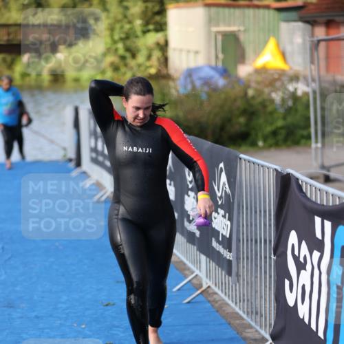 25.08.2024 - Elbe Triathlon Hamburg H.Heesch http://msf.ph/oto/6832959 25.08.2024 09:40:56 Schwimmen 455, 490 meine-sportfotos.de
