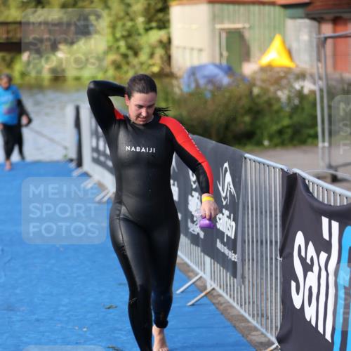 25.08.2024 - Elbe Triathlon Hamburg H.Heesch http://msf.ph/oto/6832965 25.08.2024 09:40:56 Schwimmen 455, 490 meine-sportfotos.de