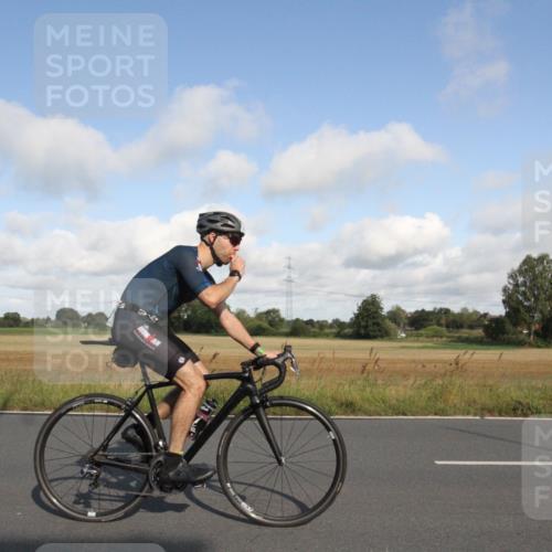 25.08.2024 - Elbe Triathlon Hamburg Fuchs,  Jonas http://msf.ph/oto/6832976 25.08.2024 09:47:26 Radfahren 487, 441, 271, 488, 493, 223, 245 meine-sportfotos.de