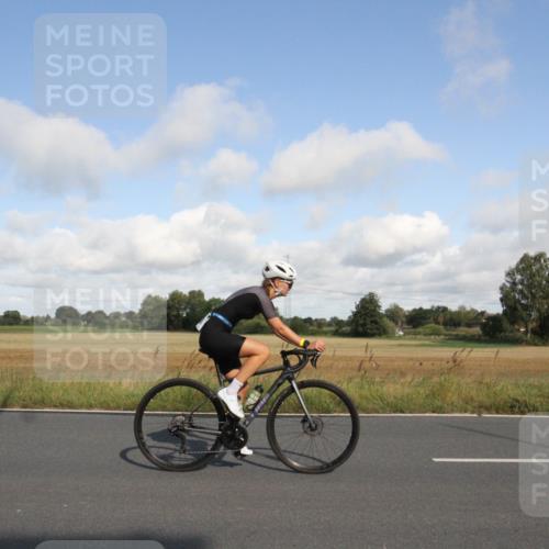 25.08.2024 - Elbe Triathlon Hamburg Fuchs,  Jonas http://msf.ph/oto/6832980 25.08.2024 09:47:27 Radfahren 487, 441, 271, 488, 493, 223, 245 meine-sportfotos.de