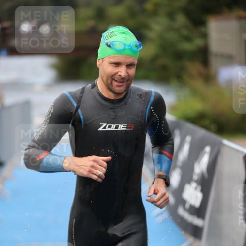 25.08.2024 - Elbe Triathlon Hamburg H.Heesch http://msf.ph/oto/6832984 25.08.2024 08:32:06 Schwimmen 34, 39, 56, 75, 81, 89, 92, 100 meine-sportfotos.de