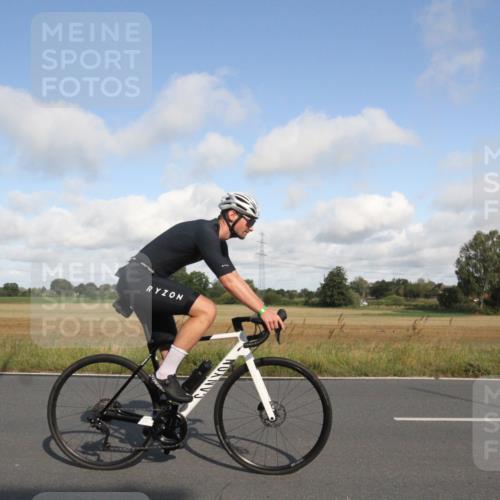 25.08.2024 - Elbe Triathlon Hamburg Fuchs,  Jonas http://msf.ph/oto/6832987 25.08.2024 09:47:30 Radfahren 441, 271, 488, 493, 223, 245 meine-sportfotos.de