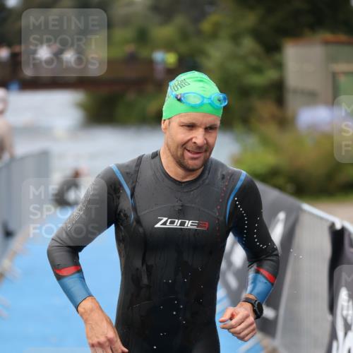 25.08.2024 - Elbe Triathlon Hamburg H.Heesch http://msf.ph/oto/6832991 25.08.2024 08:32:06 Schwimmen 34, 39, 56, 75, 81, 89, 92, 100 meine-sportfotos.de