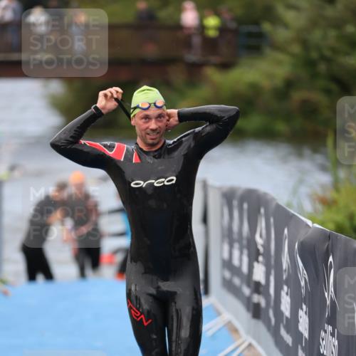 25.08.2024 - Elbe Triathlon Hamburg H.Heesch http://msf.ph/oto/6833002 25.08.2024 08:32:16 Schwimmen 34, 39, 56, 75, 76, 77, 89, 92 meine-sportfotos.de
