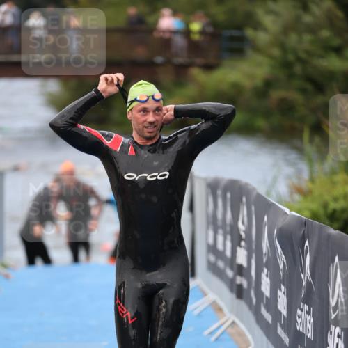 25.08.2024 - Elbe Triathlon Hamburg H.Heesch http://msf.ph/oto/6833016 25.08.2024 08:32:16 Schwimmen 34, 39, 56, 75, 76, 77, 89, 92 meine-sportfotos.de