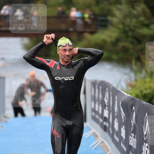 25.08.2024 - Elbe Triathlon Hamburg H.Heesch http://msf.ph/oto/6833018 25.08.2024 08:32:16 Schwimmen 34, 39, 56, 75, 76, 77, 89, 92 meine-sportfotos.de