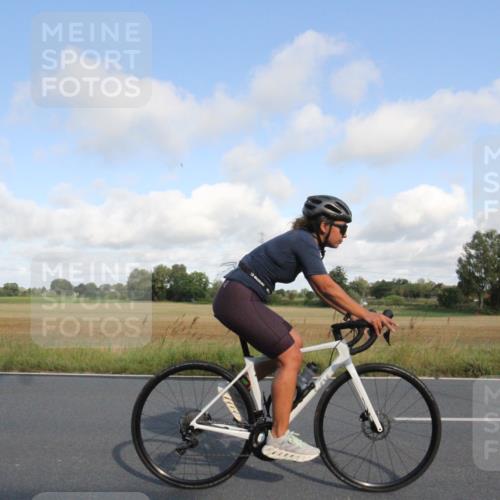25.08.2024 - Elbe Triathlon Hamburg Fuchs,  Jonas http://msf.ph/oto/6833026 25.08.2024 09:48:05 Radfahren 182, 423, 523, 440, 500 meine-sportfotos.de