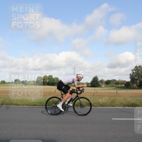 25.08.2024 - Elbe Triathlon Hamburg Fuchs,  Jonas http://msf.ph/oto/6833045 25.08.2024 09:48:18 Radfahren 204, 397, 156, 323, 499, 491, 393, 203 meine-sportfotos.de