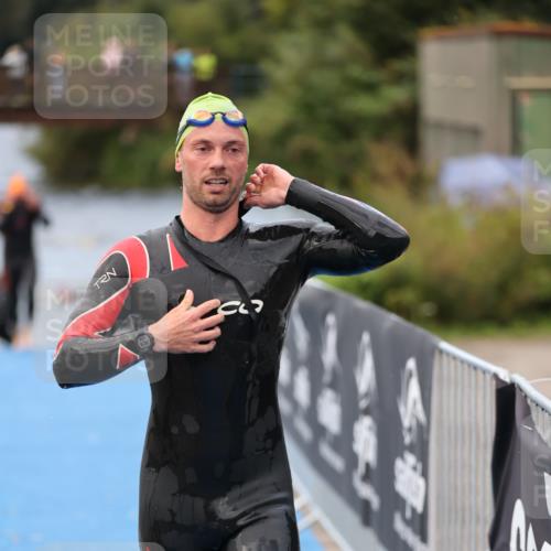 25.08.2024 - Elbe Triathlon Hamburg H.Heesch http://msf.ph/oto/6833050 25.08.2024 08:32:18 Schwimmen 39, 42, 56, 75, 76, 77, 89 meine-sportfotos.de