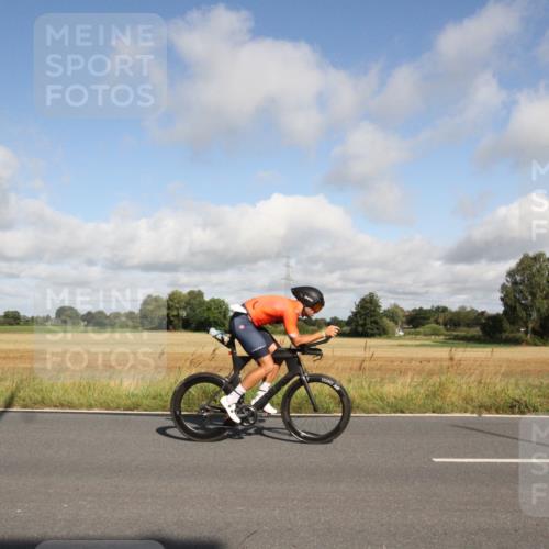 25.08.2024 - Elbe Triathlon Hamburg Fuchs,  Jonas http://msf.ph/oto/6833082 25.08.2024 09:48:40 Radfahren 352, 472, 127, 478, 311, 147 meine-sportfotos.de
