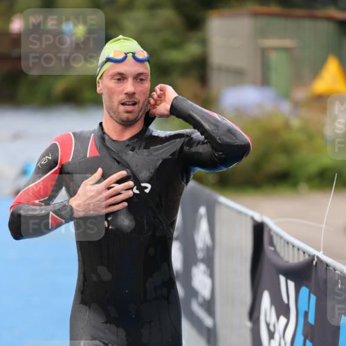 25.08.2024 - Elbe Triathlon Hamburg H.Heesch http://msf.ph/oto/6833083 25.08.2024 08:32:18 Schwimmen 39, 42, 56, 75, 76, 77, 89 meine-sportfotos.de