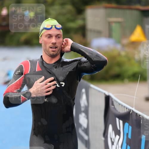 25.08.2024 - Elbe Triathlon Hamburg H.Heesch http://msf.ph/oto/6833086 25.08.2024 08:32:18 Schwimmen 39, 42, 56, 75, 76, 77, 89 meine-sportfotos.de