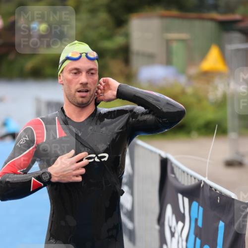 25.08.2024 - Elbe Triathlon Hamburg H.Heesch http://msf.ph/oto/6833091 25.08.2024 08:32:18 Schwimmen 39, 42, 56, 75, 76, 77, 89 meine-sportfotos.de