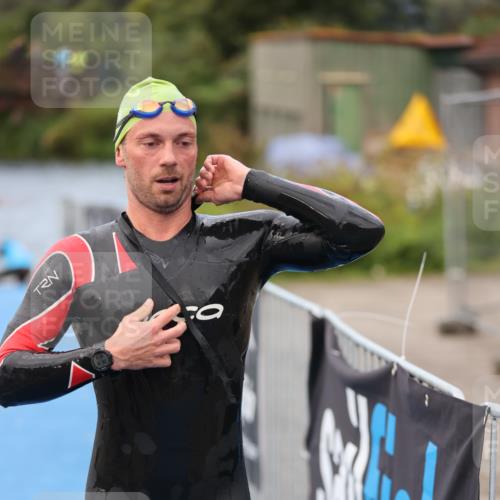 25.08.2024 - Elbe Triathlon Hamburg H.Heesch http://msf.ph/oto/6833095 25.08.2024 08:32:18 Schwimmen 39, 42, 56, 75, 76, 77, 89 meine-sportfotos.de