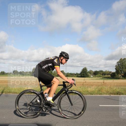 25.08.2024 - Elbe Triathlon Hamburg Fuchs,  Jonas http://msf.ph/oto/6833096 25.08.2024 09:48:50 Radfahren 118, 353, 326, 228, 145, 219 meine-sportfotos.de