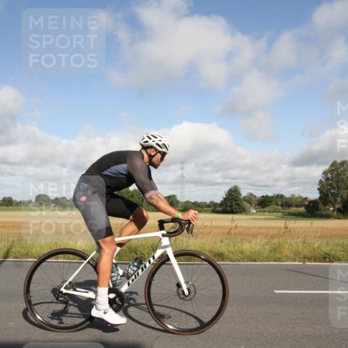 25.08.2024 - Elbe Triathlon Hamburg Fuchs,  Jonas http://msf.ph/oto/6833099 25.08.2024 09:48:50 Radfahren 118, 353, 326, 228, 145, 219 meine-sportfotos.de