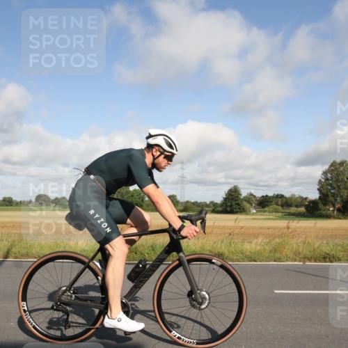 25.08.2024 - Elbe Triathlon Hamburg Fuchs,  Jonas http://msf.ph/oto/6833106 25.08.2024 09:48:55 Radfahren 353, 326, 228, 145, 219 meine-sportfotos.de