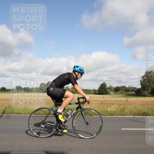 25.08.2024 - Elbe Triathlon Hamburg Fuchs,  Jonas http://msf.ph/oto/6833125 25.08.2024 09:49:27 Radfahren 298, 501, 234, 258, 1851, 307 meine-sportfotos.de