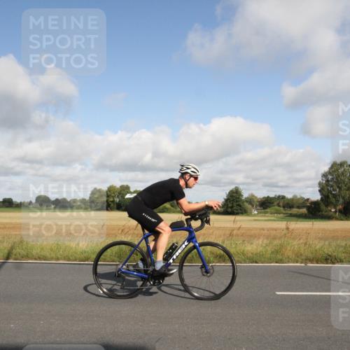 25.08.2024 - Elbe Triathlon Hamburg Fuchs,  Jonas http://msf.ph/oto/6833129 25.08.2024 09:49:28 Radfahren 298, 501, 234, 258, 1851, 307 meine-sportfotos.de