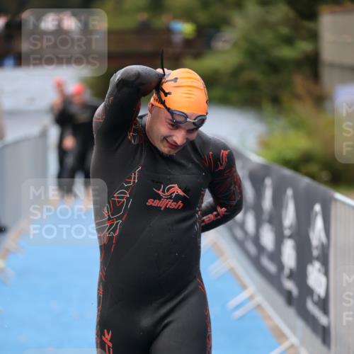 25.08.2024 - Elbe Triathlon Hamburg H.Heesch http://msf.ph/oto/6833130 25.08.2024 08:32:25 Schwimmen 39, 42, 56, 76, 77 meine-sportfotos.de