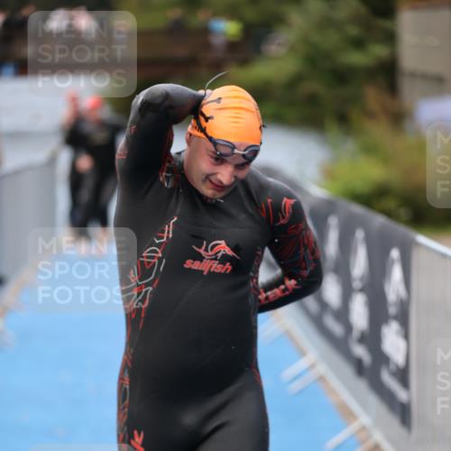 25.08.2024 - Elbe Triathlon Hamburg H.Heesch http://msf.ph/oto/6833132 25.08.2024 08:32:25 Schwimmen 39, 42, 56, 76, 77 meine-sportfotos.de