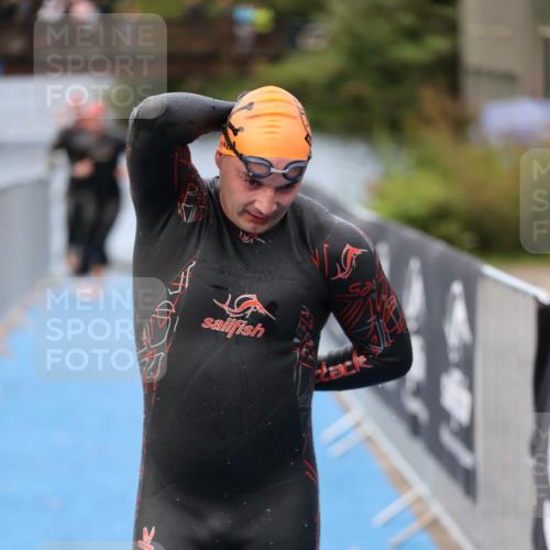 25.08.2024 - Elbe Triathlon Hamburg H.Heesch http://msf.ph/oto/6833138 25.08.2024 08:32:25 Schwimmen 39, 42, 56, 76, 77 meine-sportfotos.de