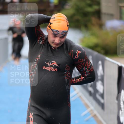 25.08.2024 - Elbe Triathlon Hamburg H.Heesch http://msf.ph/oto/6833143 25.08.2024 08:32:25 Schwimmen 39, 42, 56, 76, 77 meine-sportfotos.de