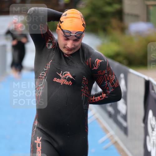 25.08.2024 - Elbe Triathlon Hamburg H.Heesch http://msf.ph/oto/6833148 25.08.2024 08:32:25 Schwimmen 39, 42, 56, 76, 77 meine-sportfotos.de