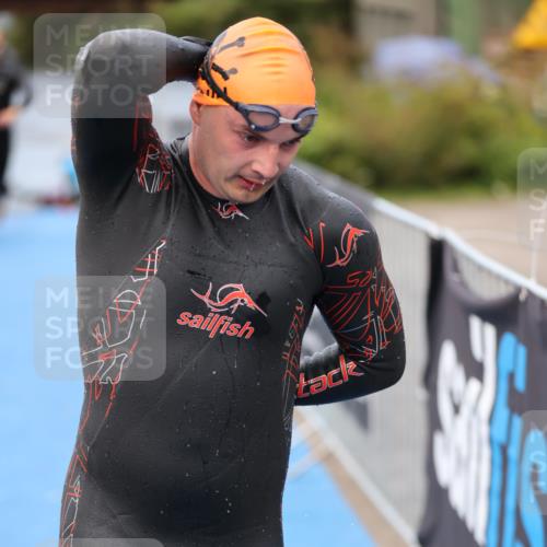 25.08.2024 - Elbe Triathlon Hamburg H.Heesch http://msf.ph/oto/6833162 25.08.2024 08:32:25 Schwimmen 39, 42, 56, 76, 77 meine-sportfotos.de
