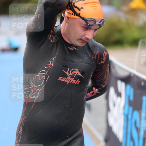 25.08.2024 - Elbe Triathlon Hamburg H.Heesch http://msf.ph/oto/6833170 25.08.2024 08:32:25 Schwimmen 39, 42, 56, 76, 77 meine-sportfotos.de