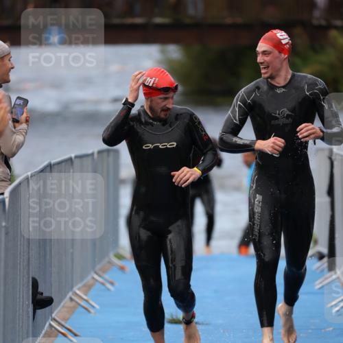 25.08.2024 - Elbe Triathlon Hamburg H.Heesch http://msf.ph/oto/6833174 25.08.2024 08:32:28 Schwimmen 39, 42, 56, 76, 77 meine-sportfotos.de