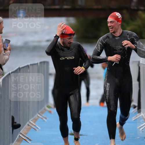 25.08.2024 - Elbe Triathlon Hamburg H.Heesch http://msf.ph/oto/6833177 25.08.2024 08:32:28 Schwimmen 39, 42, 56, 76, 77 meine-sportfotos.de