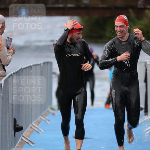 25.08.2024 - Elbe Triathlon Hamburg H.Heesch http://msf.ph/oto/6833187 25.08.2024 08:32:28 Schwimmen 39, 42, 56, 76, 77 meine-sportfotos.de