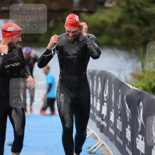 25.08.2024 - Elbe Triathlon Hamburg H.Heesch http://msf.ph/oto/6833193 25.08.2024 08:32:28 Schwimmen 39, 42, 56, 76, 77 meine-sportfotos.de