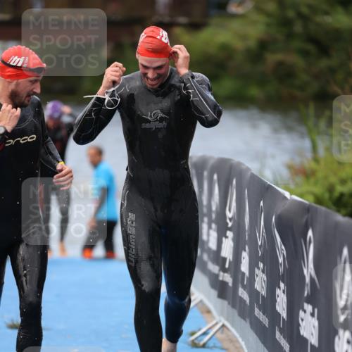 25.08.2024 - Elbe Triathlon Hamburg H.Heesch http://msf.ph/oto/6833196 25.08.2024 08:32:29 Schwimmen 39, 42, 56, 76, 77 meine-sportfotos.de
