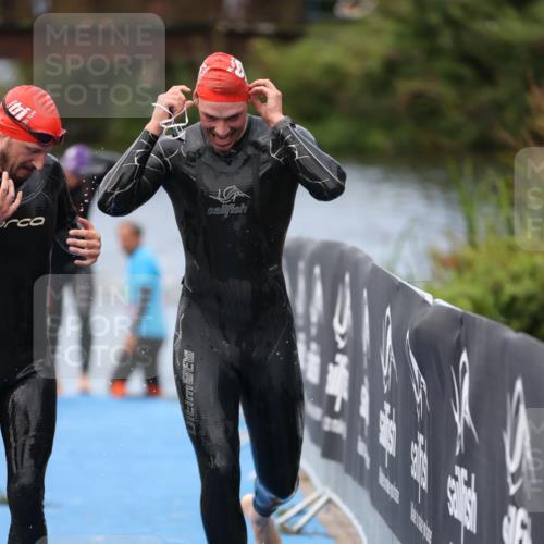 25.08.2024 - Elbe Triathlon Hamburg H.Heesch http://msf.ph/oto/6833205 25.08.2024 08:32:29 Schwimmen 39, 42, 56, 76, 77 meine-sportfotos.de