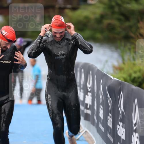 25.08.2024 - Elbe Triathlon Hamburg H.Heesch http://msf.ph/oto/6833207 25.08.2024 08:32:29 Schwimmen 39, 42, 56, 76, 77 meine-sportfotos.de