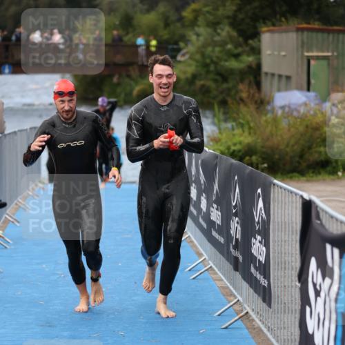 25.08.2024 - Elbe Triathlon Hamburg H.Heesch http://msf.ph/oto/6833214 25.08.2024 08:32:30 Schwimmen 42, 56, 76, 77 meine-sportfotos.de