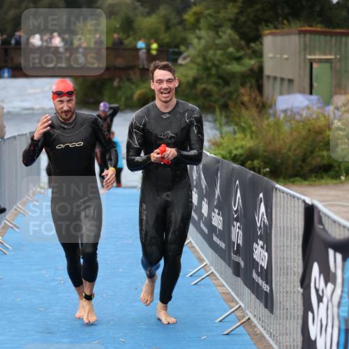 25.08.2024 - Elbe Triathlon Hamburg H.Heesch http://msf.ph/oto/6833217 25.08.2024 08:32:30 Schwimmen 42, 56, 76, 77 meine-sportfotos.de