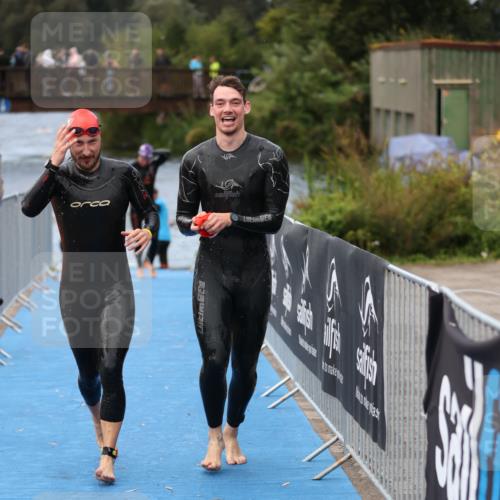 25.08.2024 - Elbe Triathlon Hamburg H.Heesch http://msf.ph/oto/6833227 25.08.2024 08:32:30 Schwimmen 42, 56, 76, 77 meine-sportfotos.de
