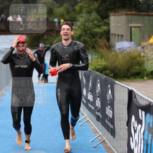 25.08.2024 - Elbe Triathlon Hamburg H.Heesch http://msf.ph/oto/6833237 25.08.2024 08:32:30 Schwimmen 42, 56, 76, 77 meine-sportfotos.de