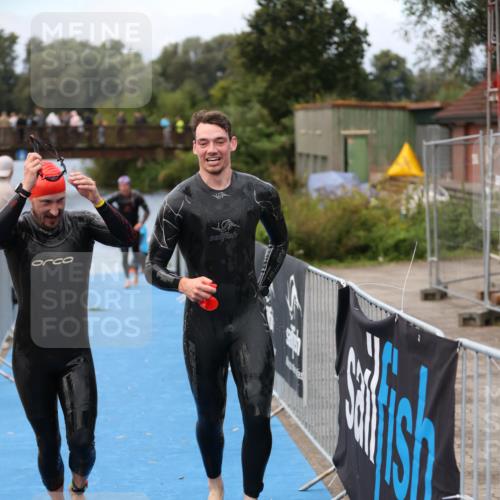 25.08.2024 - Elbe Triathlon Hamburg H.Heesch http://msf.ph/oto/6833261 25.08.2024 08:32:31 Schwimmen 42, 56, 76, 77 meine-sportfotos.de